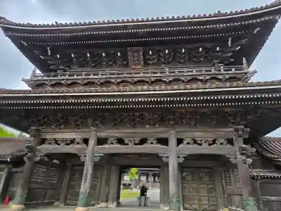 井波別院瑞泉寺の{uncategorized: "未分類", other: "その他", undefined: "問題あり", building: "その他建物", grave: "お墓", sacred_gate: "鳥居", guardian: "狛犬", statue: "像", buddha: "仏像", history: "歴史", nature: "自然", garden: "庭園", animal: "動物", pagoda: "塔", temizu: "手水舎", mountain_gate: "山門・神門", sanctuary: "本殿・本堂", subordinate: "末社・摂社", art: "芸術", scenery: "景色", jizo: "地蔵", ema: "絵馬", goshuin: "御朱印", omikuji: "おみくじ", items: "授与品その他", amulet: "お守り", goshuincho: "御朱印帳", eats: "食事", festival: "お祭り", votive_dance: "神楽", shichigosan: "七五三参", wedding: "結婚式", experience: "体験その他", initially: "初詣", around: "周辺", anti_infection: "感染症対策"}
