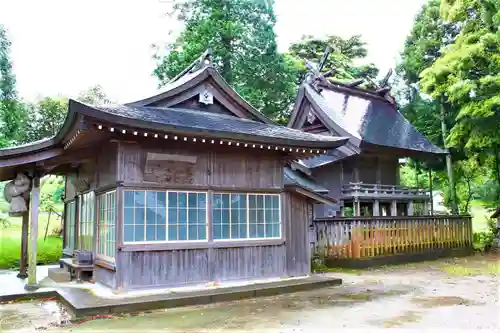 毛社神社の本殿