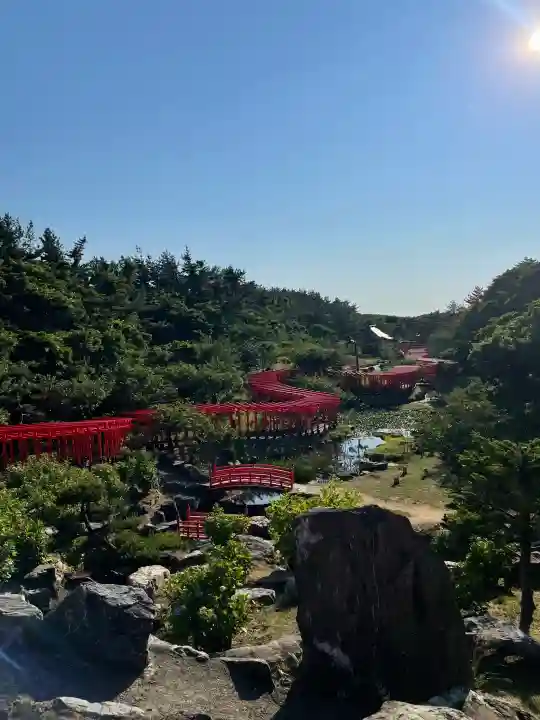 高山稲荷神社の{uncategorized: "未分類", other: "その他", undefined: "問題あり", building: "その他建物", grave: "お墓", sacred_gate: "鳥居", guardian: "狛犬", statue: "像", buddha: "仏像", history: "歴史", nature: "自然", garden: "庭園", animal: "動物", pagoda: "塔", temizu: "手水舎", mountain_gate: "山門・神門", sanctuary: "本殿・本堂", subordinate: "末社・摂社", art: "芸術", scenery: "景色", jizo: "地蔵", ema: "絵馬", goshuin: "御朱印", omikuji: "おみくじ", items: "授与品その他", amulet: "お守り", goshuincho: "御朱印帳", eats: "食事", festival: "お祭り", votive_dance: "神楽", shichigosan: "七五三参", wedding: "結婚式", experience: "体験その他", initially: "初詣", around: "周辺", anti_infection: "感染症対策"}