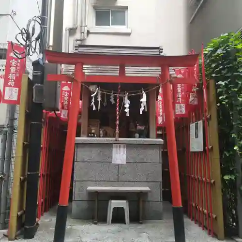 宝童稲荷神社の鳥居