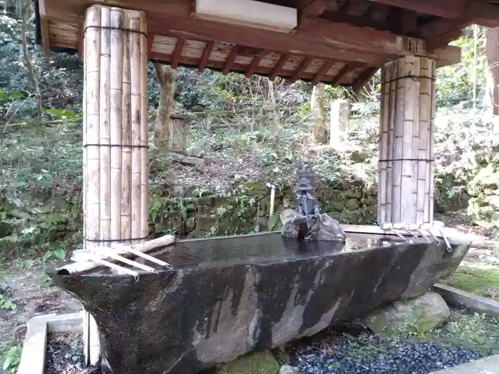 龍蔵寺の手水舎