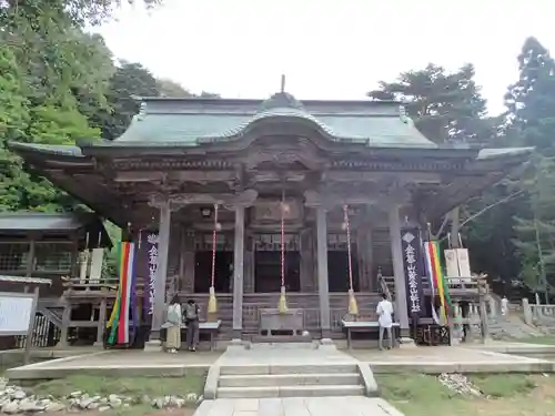 金華山黄金山神社の本殿