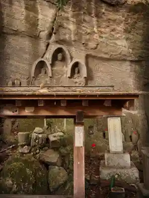 弥谷寺の{uncategorized: "未分類", other: "その他", undefined: "問題あり", building: "その他建物", grave: "お墓", sacred_gate: "鳥居", guardian: "狛犬", statue: "像", buddha: "仏像", history: "歴史", nature: "自然", garden: "庭園", animal: "動物", pagoda: "塔", temizu: "手水舎", mountain_gate: "山門・神門", sanctuary: "本殿・本堂", subordinate: "末社・摂社", art: "芸術", scenery: "景色", jizo: "地蔵", ema: "絵馬", goshuin: "御朱印", omikuji: "おみくじ", items: "授与品その他", amulet: "お守り", goshuincho: "御朱印帳", eats: "食事", festival: "お祭り", votive_dance: "神楽", shichigosan: "七五三参", wedding: "結婚式", experience: "体験その他", initially: "初詣", around: "周辺", anti_infection: "感染症対策"}