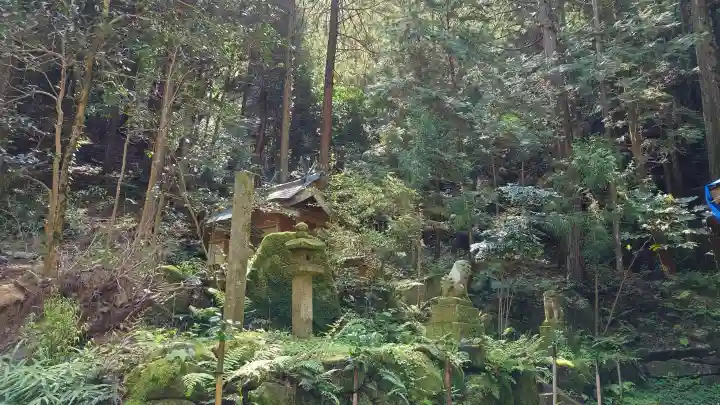 石上神社の{uncategorized: "未分類", other: "その他", undefined: "問題あり", building: "その他建物", grave: "お墓", sacred_gate: "鳥居", guardian: "狛犬", statue: "像", buddha: "仏像", history: "歴史", nature: "自然", garden: "庭園", animal: "動物", pagoda: "塔", temizu: "手水舎", mountain_gate: "山門・神門", sanctuary: "本殿・本堂", subordinate: "末社・摂社", art: "芸術", scenery: "景色", jizo: "地蔵", ema: "絵馬", goshuin: "御朱印", omikuji: "おみくじ", items: "授与品その他", amulet: "お守り", goshuincho: "御朱印帳", eats: "食事", festival: "お祭り", votive_dance: "神楽", shichigosan: "七五三参", wedding: "結婚式", experience: "体験その他", initially: "初詣", around: "周辺", anti_infection: "感染症対策"}