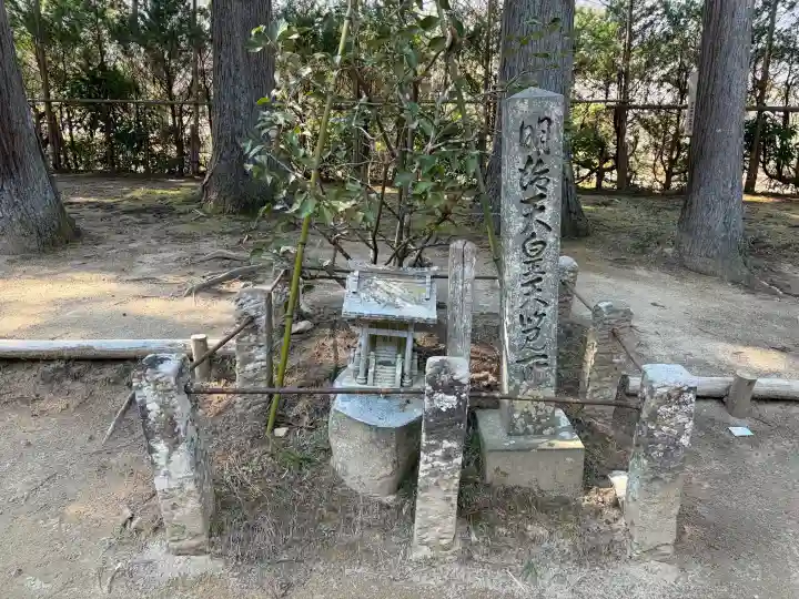 白山神社の{uncategorized: "未分類", other: "その他", undefined: "問題あり", building: "その他建物", grave: "お墓", sacred_gate: "鳥居", guardian: "狛犬", statue: "像", buddha: "仏像", history: "歴史", nature: "自然", garden: "庭園", animal: "動物", pagoda: "塔", temizu: "手水舎", mountain_gate: "山門・神門", sanctuary: "本殿・本堂", subordinate: "末社・摂社", art: "芸術", scenery: "景色", jizo: "地蔵", ema: "絵馬", goshuin: "御朱印", omikuji: "おみくじ", items: "授与品その他", amulet: "お守り", goshuincho: "御朱印帳", eats: "食事", festival: "お祭り", votive_dance: "神楽", shichigosan: "七五三参", wedding: "結婚式", experience: "体験その他", initially: "初詣", around: "周辺", anti_infection: "感染症対策"}