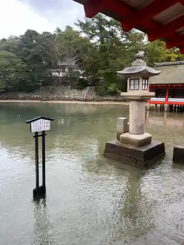 厳島神社の{uncategorized: "未分類", other: "その他", undefined: "問題あり", building: "その他建物", grave: "お墓", sacred_gate: "鳥居", guardian: "狛犬", statue: "像", buddha: "仏像", history: "歴史", nature: "自然", garden: "庭園", animal: "動物", pagoda: "塔", temizu: "手水舎", mountain_gate: "山門・神門", sanctuary: "本殿・本堂", subordinate: "末社・摂社", art: "芸術", scenery: "景色", jizo: "地蔵", ema: "絵馬", goshuin: "御朱印", omikuji: "おみくじ", items: "授与品その他", amulet: "お守り", goshuincho: "御朱印帳", eats: "食事", festival: "お祭り", votive_dance: "神楽", shichigosan: "七五三参", wedding: "結婚式", experience: "体験その他", initially: "初詣", around: "周辺", anti_infection: "感染症対策"}