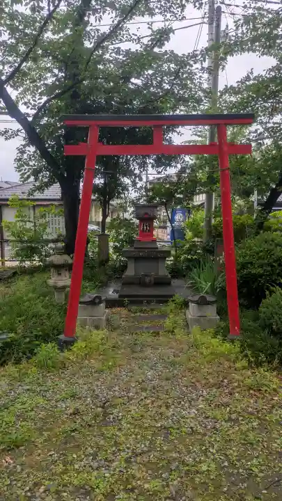 於菊稲荷神社の{uncategorized: "未分類", other: "その他", undefined: "問題あり", building: "その他建物", grave: "お墓", sacred_gate: "鳥居", guardian: "狛犬", statue: "像", buddha: "仏像", history: "歴史", nature: "自然", garden: "庭園", animal: "動物", pagoda: "塔", temizu: "手水舎", mountain_gate: "山門・神門", sanctuary: "本殿・本堂", subordinate: "末社・摂社", art: "芸術", scenery: "景色", jizo: "地蔵", ema: "絵馬", goshuin: "御朱印", omikuji: "おみくじ", items: "授与品その他", amulet: "お守り", goshuincho: "御朱印帳", eats: "食事", festival: "お祭り", votive_dance: "神楽", shichigosan: "七五三参", wedding: "結婚式", experience: "体験その他", initially: "初詣", around: "周辺", anti_infection: "感染症対策"}
