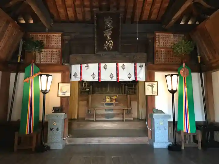 曩祖八幡宮の山門・神門