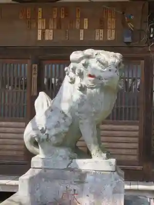 山梨岡神社の狛犬
