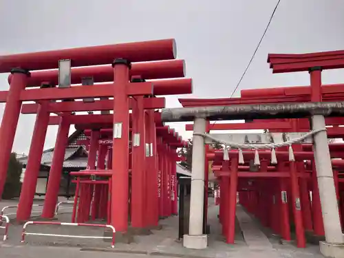 小泉稲荷神社の鳥居