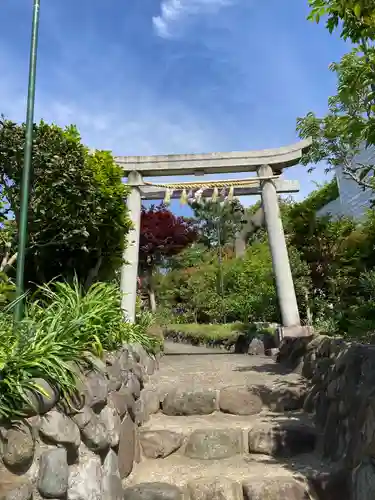 横浜御嶽神社の鳥居