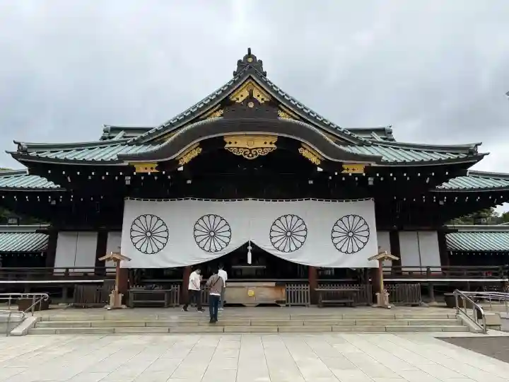 靖國神社の{uncategorized: "未分類", other: "その他", undefined: "問題あり", building: "その他建物", grave: "お墓", sacred_gate: "鳥居", guardian: "狛犬", statue: "像", buddha: "仏像", history: "歴史", nature: "自然", garden: "庭園", animal: "動物", pagoda: "塔", temizu: "手水舎", mountain_gate: "山門・神門", sanctuary: "本殿・本堂", subordinate: "末社・摂社", art: "芸術", scenery: "景色", jizo: "地蔵", ema: "絵馬", goshuin: "御朱印", omikuji: "おみくじ", items: "授与品その他", amulet: "お守り", goshuincho: "御朱印帳", eats: "食事", festival: "お祭り", votive_dance: "神楽", shichigosan: "七五三参", wedding: "結婚式", experience: "体験その他", initially: "初詣", around: "周辺", anti_infection: "感染症対策"}