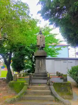 素盞嗚社（奥田馬場）の像