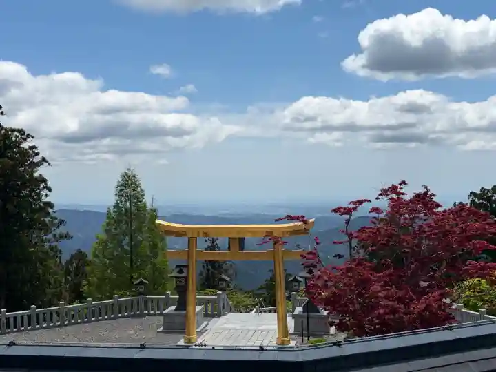 秋葉山本宮 秋葉神社 上社の{uncategorized: "未分類", other: "その他", undefined: "問題あり", building: "その他建物", grave: "お墓", sacred_gate: "鳥居", guardian: "狛犬", statue: "像", buddha: "仏像", history: "歴史", nature: "自然", garden: "庭園", animal: "動物", pagoda: "塔", temizu: "手水舎", mountain_gate: "山門・神門", sanctuary: "本殿・本堂", subordinate: "末社・摂社", art: "芸術", scenery: "景色", jizo: "地蔵", ema: "絵馬", goshuin: "御朱印", omikuji: "おみくじ", items: "授与品その他", amulet: "お守り", goshuincho: "御朱印帳", eats: "食事", festival: "お祭り", votive_dance: "神楽", shichigosan: "七五三参", wedding: "結婚式", experience: "体験その他", initially: "初詣", around: "周辺", anti_infection: "感染症対策"}