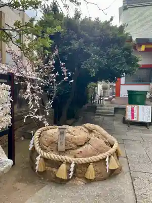 氷川鍬神社の{uncategorized: "未分類", other: "その他", undefined: "問題あり", building: "その他建物", grave: "お墓", sacred_gate: "鳥居", guardian: "狛犬", statue: "像", buddha: "仏像", history: "歴史", nature: "自然", garden: "庭園", animal: "動物", pagoda: "塔", temizu: "手水舎", mountain_gate: "山門・神門", sanctuary: "本殿・本堂", subordinate: "末社・摂社", art: "芸術", scenery: "景色", jizo: "地蔵", ema: "絵馬", goshuin: "御朱印", omikuji: "おみくじ", items: "授与品その他", amulet: "お守り", goshuincho: "御朱印帳", eats: "食事", festival: "お祭り", votive_dance: "神楽", shichigosan: "七五三参", wedding: "結婚式", experience: "体験その他", initially: "初詣", around: "周辺", anti_infection: "感染症対策"}