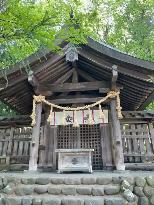 諏訪大社上社前宮の本殿・本堂