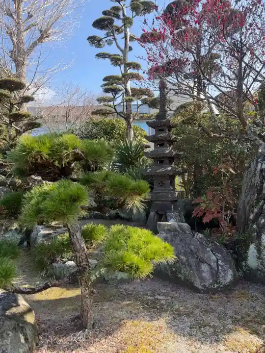 西方寺の{uncategorized: "未分類", other: "その他", undefined: "問題あり", building: "その他建物", grave: "お墓", sacred_gate: "鳥居", guardian: "狛犬", statue: "像", buddha: "仏像", history: "歴史", nature: "自然", garden: "庭園", animal: "動物", pagoda: "塔", temizu: "手水舎", mountain_gate: "山門・神門", sanctuary: "本殿・本堂", subordinate: "末社・摂社", art: "芸術", scenery: "景色", jizo: "地蔵", ema: "絵馬", goshuin: "御朱印", omikuji: "おみくじ", items: "授与品その他", amulet: "お守り", goshuincho: "御朱印帳", eats: "食事", festival: "お祭り", votive_dance: "神楽", shichigosan: "七五三参", wedding: "結婚式", experience: "体験その他", initially: "初詣", around: "周辺", anti_infection: "感染症対策"}