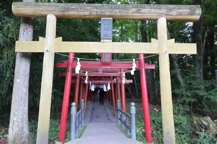 新屋山神社(山梨県)