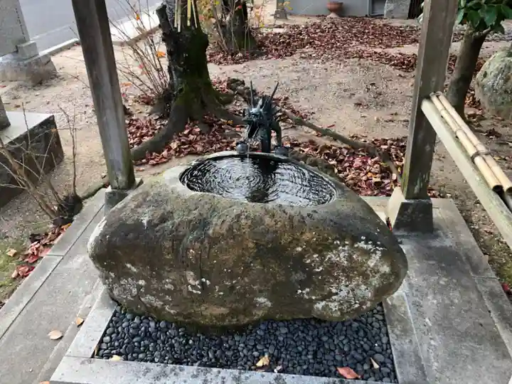 万九千社の手水舎