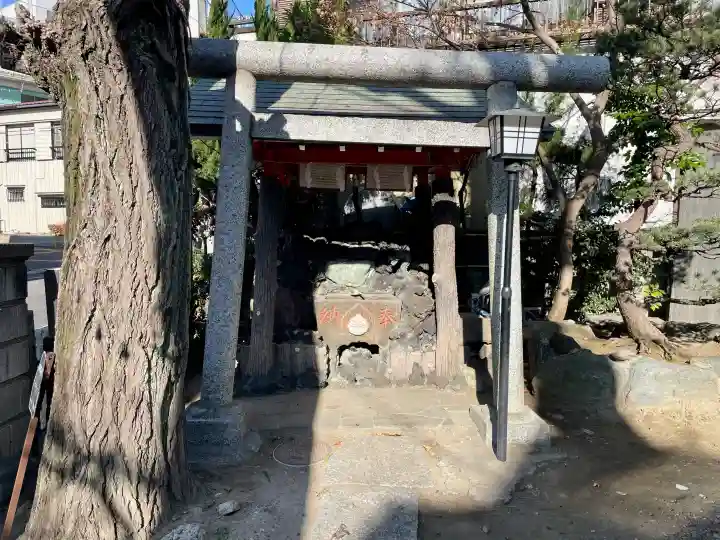 於玉稲荷神社の{uncategorized: "未分類", other: "その他", undefined: "問題あり", building: "その他建物", grave: "お墓", sacred_gate: "鳥居", guardian: "狛犬", statue: "像", buddha: "仏像", history: "歴史", nature: "自然", garden: "庭園", animal: "動物", pagoda: "塔", temizu: "手水舎", mountain_gate: "山門・神門", sanctuary: "本殿・本堂", subordinate: "末社・摂社", art: "芸術", scenery: "景色", jizo: "地蔵", ema: "絵馬", goshuin: "御朱印", omikuji: "おみくじ", items: "授与品その他", amulet: "お守り", goshuincho: "御朱印帳", eats: "食事", festival: "お祭り", votive_dance: "神楽", shichigosan: "七五三参", wedding: "結婚式", experience: "体験その他", initially: "初詣", around: "周辺", anti_infection: "感染症対策"}