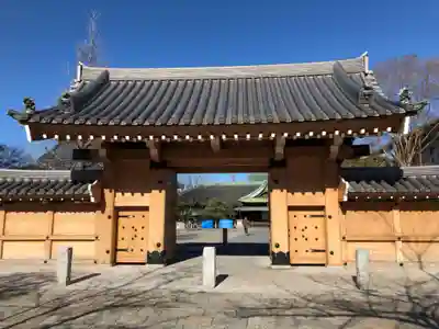 西新井大師総持寺の山門・神門