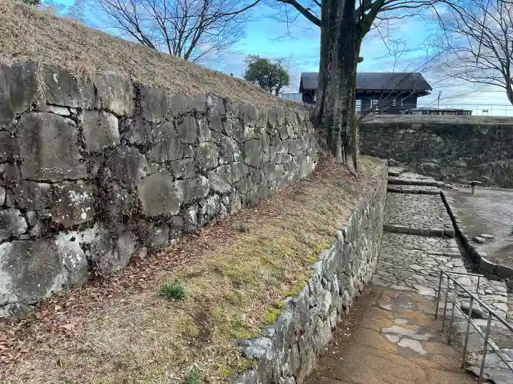 御嶽神社の{uncategorized: "未分類", other: "その他", undefined: "問題あり", building: "その他建物", grave: "お墓", sacred_gate: "鳥居", guardian: "狛犬", statue: "像", buddha: "仏像", history: "歴史", nature: "自然", garden: "庭園", animal: "動物", pagoda: "塔", temizu: "手水舎", mountain_gate: "山門・神門", sanctuary: "本殿・本堂", subordinate: "末社・摂社", art: "芸術", scenery: "景色", jizo: "地蔵", ema: "絵馬", goshuin: "御朱印", omikuji: "おみくじ", items: "授与品その他", amulet: "お守り", goshuincho: "御朱印帳", eats: "食事", festival: "お祭り", votive_dance: "神楽", shichigosan: "七五三参", wedding: "結婚式", experience: "体験その他", initially: "初詣", around: "周辺", anti_infection: "感染症対策"}