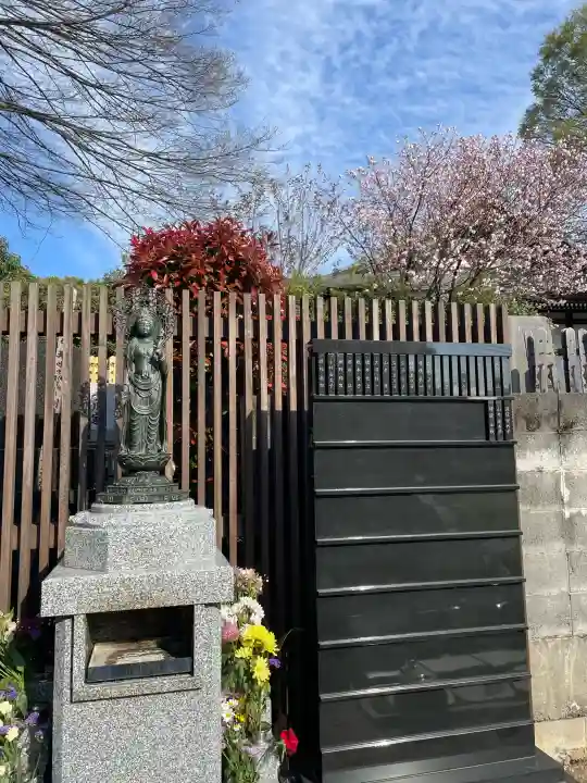 金蔵院の{uncategorized: "未分類", other: "その他", undefined: "問題あり", building: "その他建物", grave: "お墓", sacred_gate: "鳥居", guardian: "狛犬", statue: "像", buddha: "仏像", history: "歴史", nature: "自然", garden: "庭園", animal: "動物", pagoda: "塔", temizu: "手水舎", mountain_gate: "山門・神門", sanctuary: "本殿・本堂", subordinate: "末社・摂社", art: "芸術", scenery: "景色", jizo: "地蔵", ema: "絵馬", goshuin: "御朱印", omikuji: "おみくじ", items: "授与品その他", amulet: "お守り", goshuincho: "御朱印帳", eats: "食事", festival: "お祭り", votive_dance: "神楽", shichigosan: "七五三参", wedding: "結婚式", experience: "体験その他", initially: "初詣", around: "周辺", anti_infection: "感染症対策"}