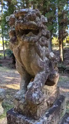 神明白山社相殿（杁下）の狛犬