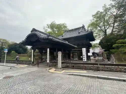 鑁阿寺の{uncategorized: "未分類", other: "その他", undefined: "問題あり", building: "その他建物", grave: "お墓", sacred_gate: "鳥居", guardian: "狛犬", statue: "像", buddha: "仏像", history: "歴史", nature: "自然", garden: "庭園", animal: "動物", pagoda: "塔", temizu: "手水舎", mountain_gate: "山門・神門", sanctuary: "本殿・本堂", subordinate: "末社・摂社", art: "芸術", scenery: "景色", jizo: "地蔵", ema: "絵馬", goshuin: "御朱印", omikuji: "おみくじ", items: "授与品その他", amulet: "お守り", goshuincho: "御朱印帳", eats: "食事", festival: "お祭り", votive_dance: "神楽", shichigosan: "七五三参", wedding: "結婚式", experience: "体験その他", initially: "初詣", around: "周辺", anti_infection: "感染症対策"}