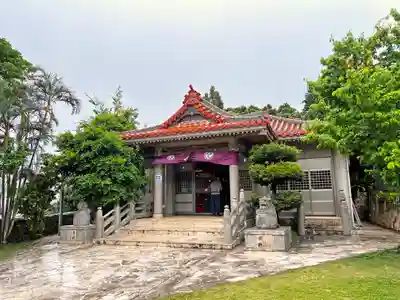 識名宮の本殿・本堂