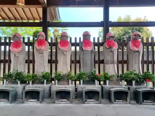 三学院の{uncategorized: "未分類", other: "その他", undefined: "問題あり", building: "その他建物", grave: "お墓", sacred_gate: "鳥居", guardian: "狛犬", statue: "像", buddha: "仏像", history: "歴史", nature: "自然", garden: "庭園", animal: "動物", pagoda: "塔", temizu: "手水舎", mountain_gate: "山門・神門", sanctuary: "本殿・本堂", subordinate: "末社・摂社", art: "芸術", scenery: "景色", jizo: "地蔵", ema: "絵馬", goshuin: "御朱印", omikuji: "おみくじ", items: "授与品その他", amulet: "お守り", goshuincho: "御朱印帳", eats: "食事", festival: "お祭り", votive_dance: "神楽", shichigosan: "七五三参", wedding: "結婚式", experience: "体験その他", initially: "初詣", around: "周辺", anti_infection: "感染症対策"}