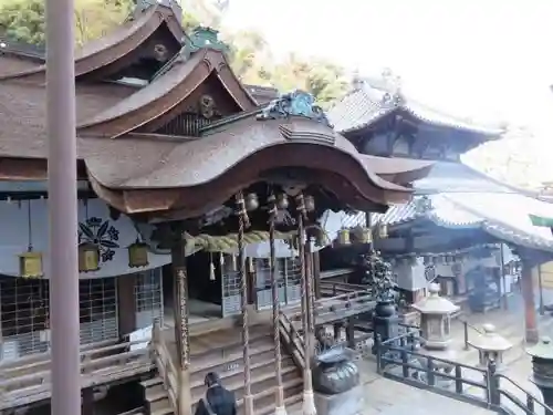 宝山寺の本殿・本堂