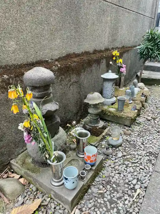 了源院の{uncategorized: "未分類", other: "その他", undefined: "問題あり", building: "その他建物", grave: "お墓", sacred_gate: "鳥居", guardian: "狛犬", statue: "像", buddha: "仏像", history: "歴史", nature: "自然", garden: "庭園", animal: "動物", pagoda: "塔", temizu: "手水舎", mountain_gate: "山門・神門", sanctuary: "本殿・本堂", subordinate: "末社・摂社", art: "芸術", scenery: "景色", jizo: "地蔵", ema: "絵馬", goshuin: "御朱印", omikuji: "おみくじ", items: "授与品その他", amulet: "お守り", goshuincho: "御朱印帳", eats: "食事", festival: "お祭り", votive_dance: "神楽", shichigosan: "七五三参", wedding: "結婚式", experience: "体験その他", initially: "初詣", around: "周辺", anti_infection: "感染症対策"}