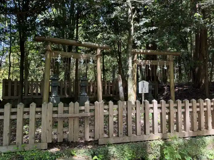 幣立神宮の{uncategorized: "未分類", other: "その他", undefined: "問題あり", building: "その他建物", grave: "お墓", sacred_gate: "鳥居", guardian: "狛犬", statue: "像", buddha: "仏像", history: "歴史", nature: "自然", garden: "庭園", animal: "動物", pagoda: "塔", temizu: "手水舎", mountain_gate: "山門・神門", sanctuary: "本殿・本堂", subordinate: "末社・摂社", art: "芸術", scenery: "景色", jizo: "地蔵", ema: "絵馬", goshuin: "御朱印", omikuji: "おみくじ", items: "授与品その他", amulet: "お守り", goshuincho: "御朱印帳", eats: "食事", festival: "お祭り", votive_dance: "神楽", shichigosan: "七五三参", wedding: "結婚式", experience: "体験その他", initially: "初詣", around: "周辺", anti_infection: "感染症対策"}