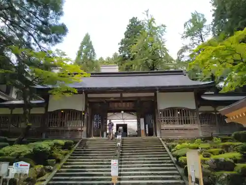 永平寺の山門