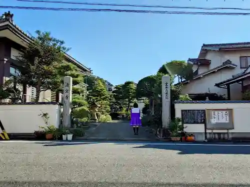 源空寺の山門