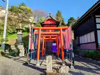 築山稲荷大明神の鳥居