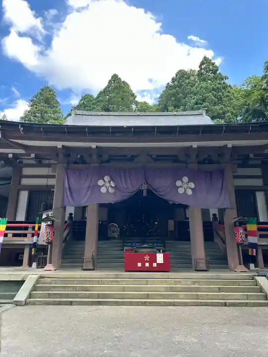 日石寺の本殿・本堂
