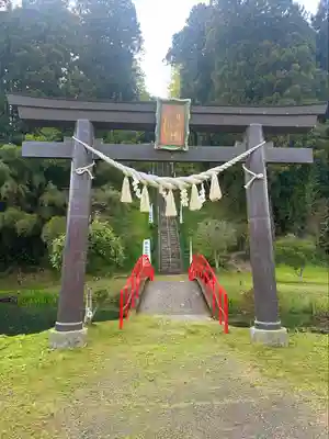 坪沼八幡神社の鳥居
