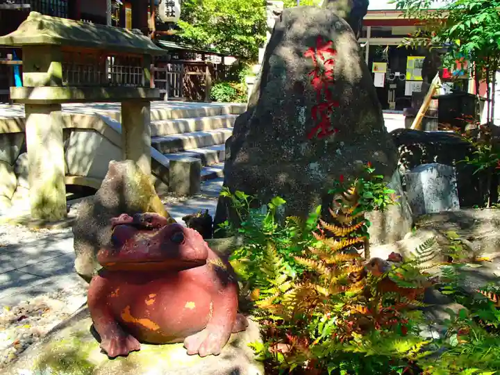 本土神社の庭園