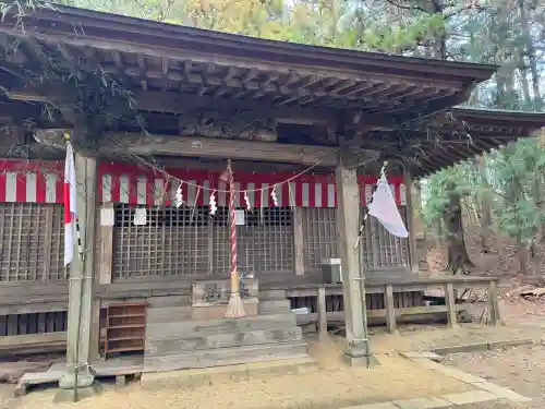 直毘神社の{uncategorized: "未分類", other: "その他", undefined: "問題あり", building: "その他建物", grave: "お墓", sacred_gate: "鳥居", guardian: "狛犬", statue: "像", buddha: "仏像", history: "歴史", nature: "自然", garden: "庭園", animal: "動物", pagoda: "塔", temizu: "手水舎", mountain_gate: "山門・神門", sanctuary: "本殿・本堂", subordinate: "末社・摂社", art: "芸術", scenery: "景色", jizo: "地蔵", ema: "絵馬", goshuin: "御朱印", omikuji: "おみくじ", items: "授与品その他", amulet: "お守り", goshuincho: "御朱印帳", eats: "食事", festival: "お祭り", votive_dance: "神楽", shichigosan: "七五三参", wedding: "結婚式", experience: "体験その他", initially: "初詣", around: "周辺", anti_infection: "感染症対策"}