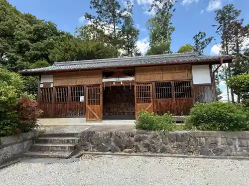 長尾神社の{uncategorized: "未分類", other: "その他", undefined: "問題あり", building: "その他建物", grave: "お墓", sacred_gate: "鳥居", guardian: "狛犬", statue: "像", buddha: "仏像", history: "歴史", nature: "自然", garden: "庭園", animal: "動物", pagoda: "塔", temizu: "手水舎", mountain_gate: "山門・神門", sanctuary: "本殿・本堂", subordinate: "末社・摂社", art: "芸術", scenery: "景色", jizo: "地蔵", ema: "絵馬", goshuin: "御朱印", omikuji: "おみくじ", items: "授与品その他", amulet: "お守り", goshuincho: "御朱印帳", eats: "食事", festival: "お祭り", votive_dance: "神楽", shichigosan: "七五三参", wedding: "結婚式", experience: "体験その他", initially: "初詣", around: "周辺", anti_infection: "感染症対策"}