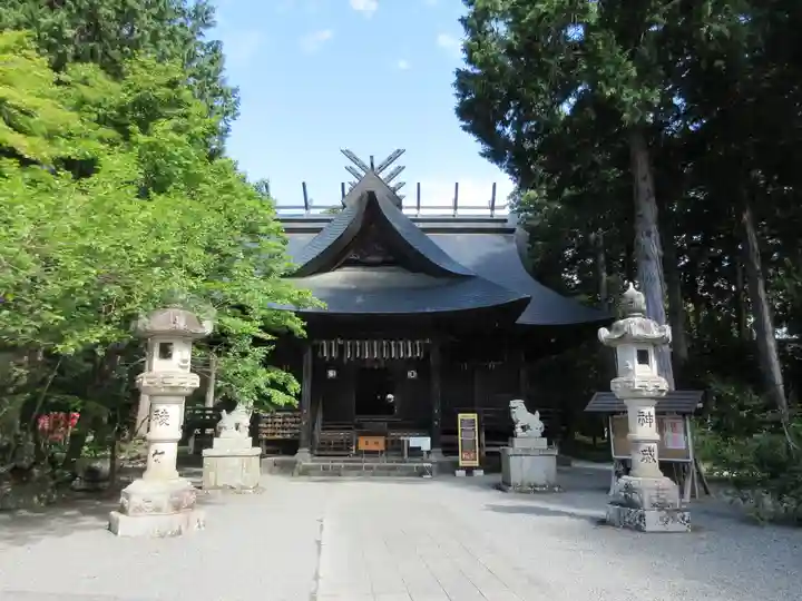 冨士御室浅間神社の本殿・本堂