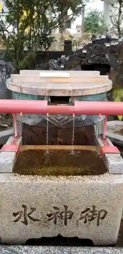 題経寺（柴又帝釈天）の手水舎