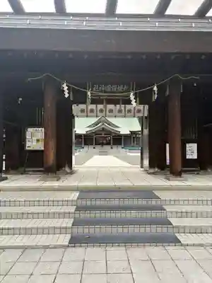 札幌護國神社の山門・神門