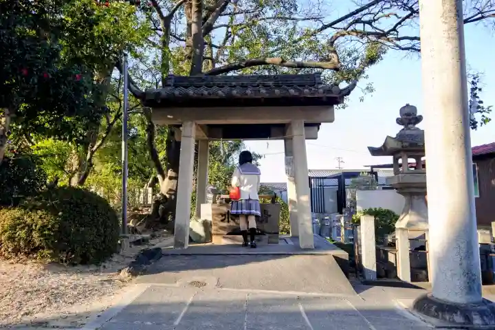 熱田神社の{uncategorized: "未分類", other: "その他", undefined: "問題あり", building: "その他建物", grave: "お墓", sacred_gate: "鳥居", guardian: "狛犬", statue: "像", buddha: "仏像", history: "歴史", nature: "自然", garden: "庭園", animal: "動物", pagoda: "塔", temizu: "手水舎", mountain_gate: "山門・神門", sanctuary: "本殿・本堂", subordinate: "末社・摂社", art: "芸術", scenery: "景色", jizo: "地蔵", ema: "絵馬", goshuin: "御朱印", omikuji: "おみくじ", items: "授与品その他", amulet: "お守り", goshuincho: "御朱印帳", eats: "食事", festival: "お祭り", votive_dance: "神楽", shichigosan: "七五三参", wedding: "結婚式", experience: "体験その他", initially: "初詣", around: "周辺", anti_infection: "感染症対策"}