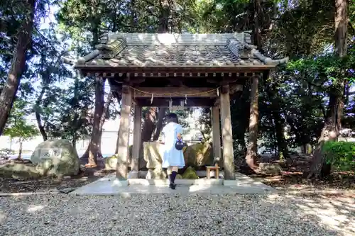 白鳥神社の手水舎