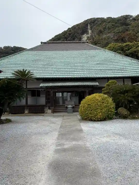 大聖院(高塚不動尊)の{uncategorized: "未分類", other: "その他", undefined: "問題あり", building: "その他建物", grave: "お墓", sacred_gate: "鳥居", guardian: "狛犬", statue: "像", buddha: "仏像", history: "歴史", nature: "自然", garden: "庭園", animal: "動物", pagoda: "塔", temizu: "手水舎", mountain_gate: "山門・神門", sanctuary: "本殿・本堂", subordinate: "末社・摂社", art: "芸術", scenery: "景色", jizo: "地蔵", ema: "絵馬", goshuin: "御朱印", omikuji: "おみくじ", items: "授与品その他", amulet: "お守り", goshuincho: "御朱印帳", eats: "食事", festival: "お祭り", votive_dance: "神楽", shichigosan: "七五三参", wedding: "結婚式", experience: "体験その他", initially: "初詣", around: "周辺", anti_infection: "感染症対策"}