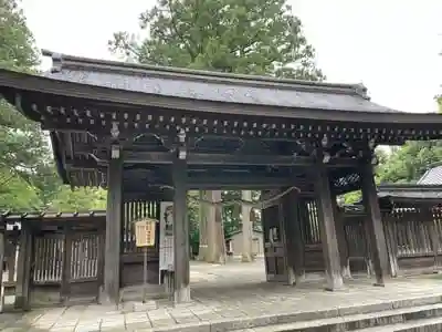 雄山神社前立社壇の山門
