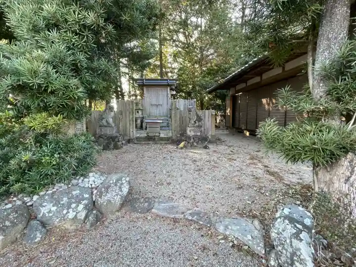 小野神社の{uncategorized: "未分類", other: "その他", undefined: "問題あり", building: "その他建物", grave: "お墓", sacred_gate: "鳥居", guardian: "狛犬", statue: "像", buddha: "仏像", history: "歴史", nature: "自然", garden: "庭園", animal: "動物", pagoda: "塔", temizu: "手水舎", mountain_gate: "山門・神門", sanctuary: "本殿・本堂", subordinate: "末社・摂社", art: "芸術", scenery: "景色", jizo: "地蔵", ema: "絵馬", goshuin: "御朱印", omikuji: "おみくじ", items: "授与品その他", amulet: "お守り", goshuincho: "御朱印帳", eats: "食事", festival: "お祭り", votive_dance: "神楽", shichigosan: "七五三参", wedding: "結婚式", experience: "体験その他", initially: "初詣", around: "周辺", anti_infection: "感染症対策"}